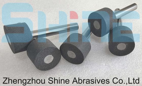 超硬質材料の加工のための陶磁製の粘着式磨き機