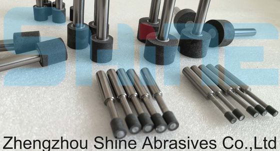 超硬質材料の加工のための陶磁製の粘着式磨き機